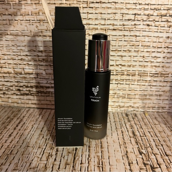 🐾Younique Linen Foundation🐾 - Picture 5 of 7